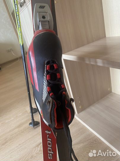 Лыжные палки, ботинки и лыжи детские