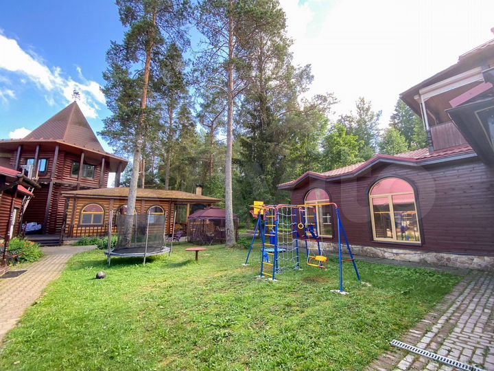 Коттедж 210 м² на участке 25 сот.