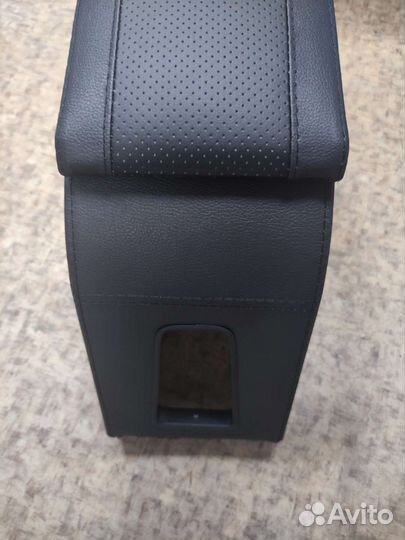 Подлокотник VW Polo 1 2010-2020