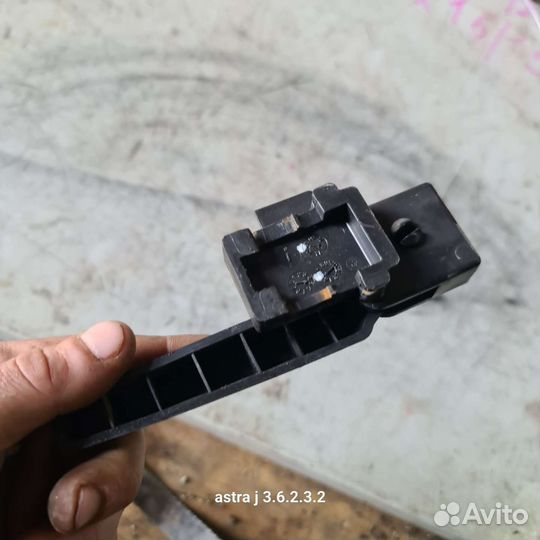 Ручка открытия капота opel astra j