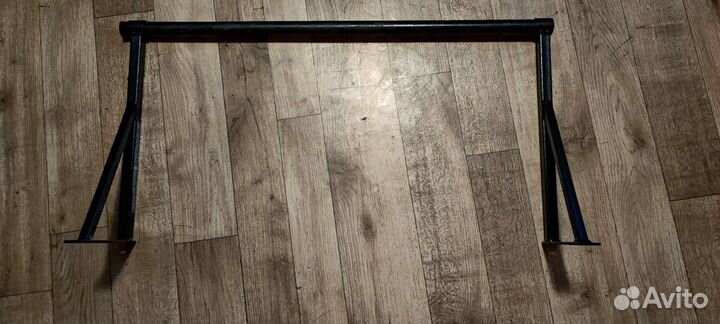 Турник настенный