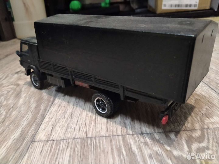 Модель грузовика 1/43
