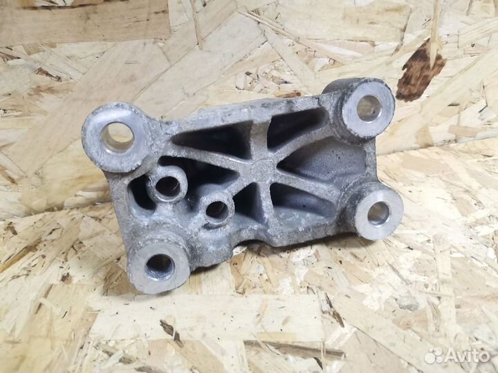 Кронштейн подушки кпп kia ceed 1 ed