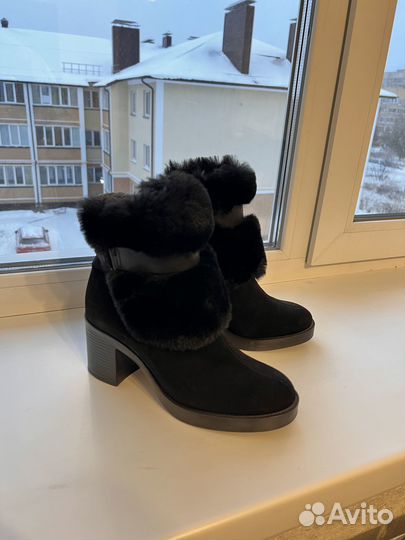 Продам зимние ботинки женские Белвест