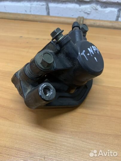 Задний тормозной суппорт Yamaha XP500 T-MAX