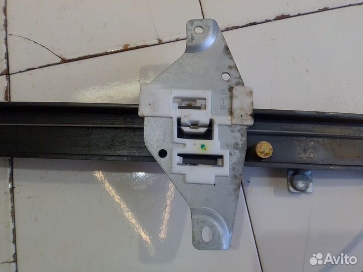 Стеклоподъемник электрический задний левый