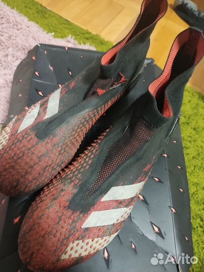 Футбольные бутсы adidas predator
