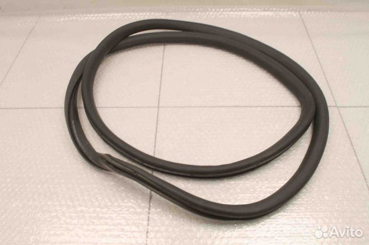 Уплотнитель двери задней Volkswagen Passat B7 2011