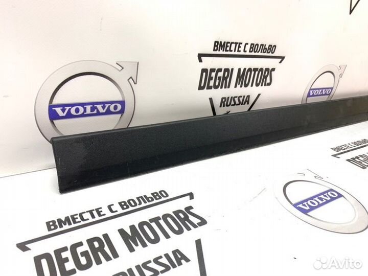 Молдинг двери передней правой нижний Volvo XC90