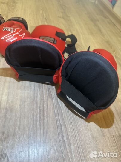 Защита для единоборств (защита голени и перчатки)