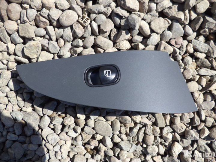 Кнопка стеклоподъемника передняя левая