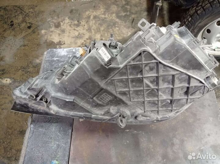 Правая фара volkswagen touareg 2017 год