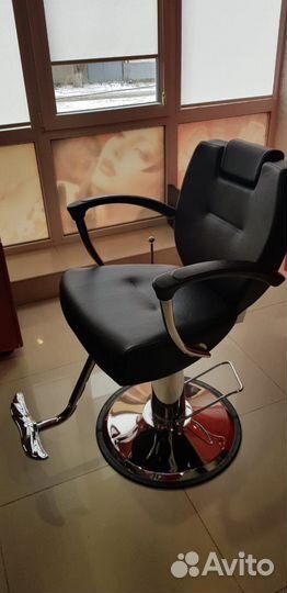 Парикмахерское кресло с подголовником