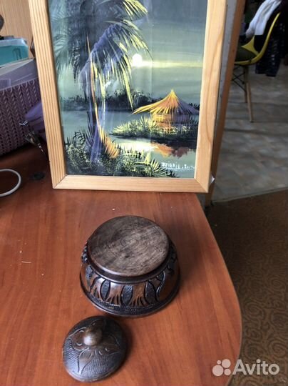 Деревянная резная шкатулочка круглая с крышкой