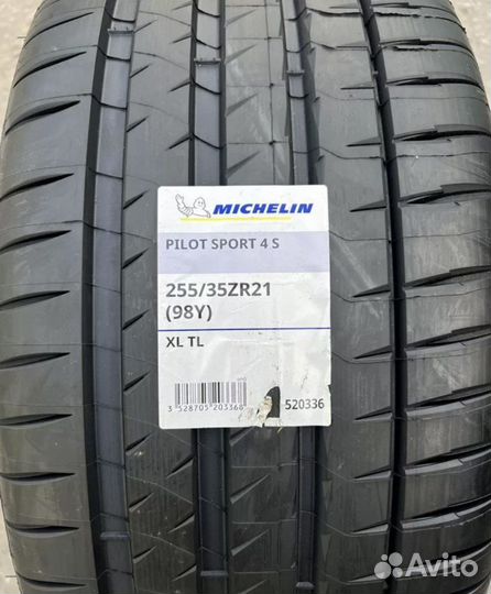Michelin Pilot Sport 4 S 285/30 R21 и 255/35 R21