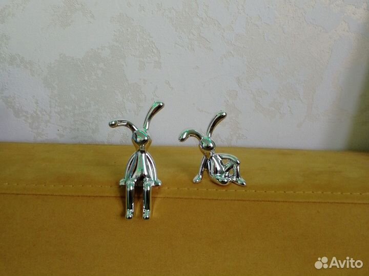 Зайцы сидящие маленькие статуэтки