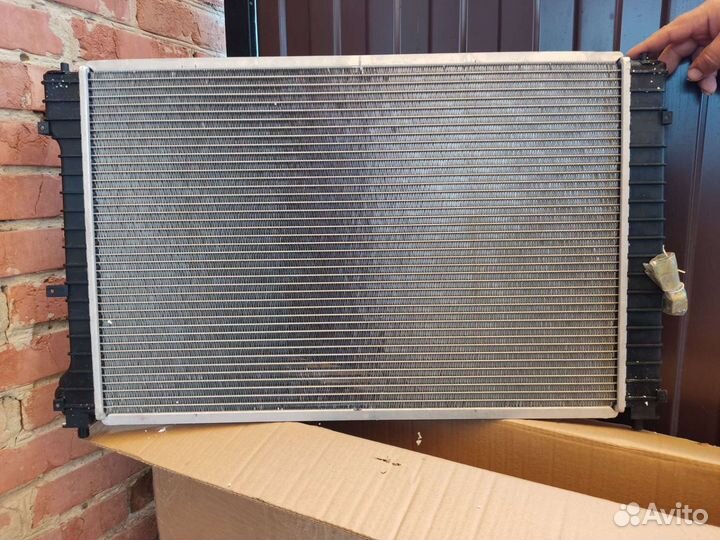 Радиатор охлаждения Jeep Grand Cherokee