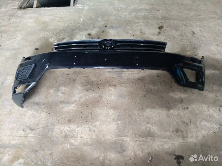 Бампер с решеткой радиатора Volkswagen Tiguan