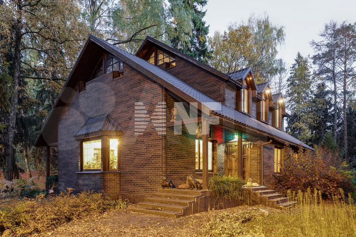 Дом 450 м² на участке 21,2 сот.
