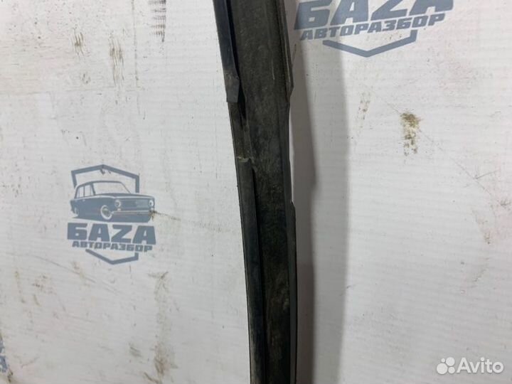 Уплотнитель стекла задний левый Daewoo Nexia N150