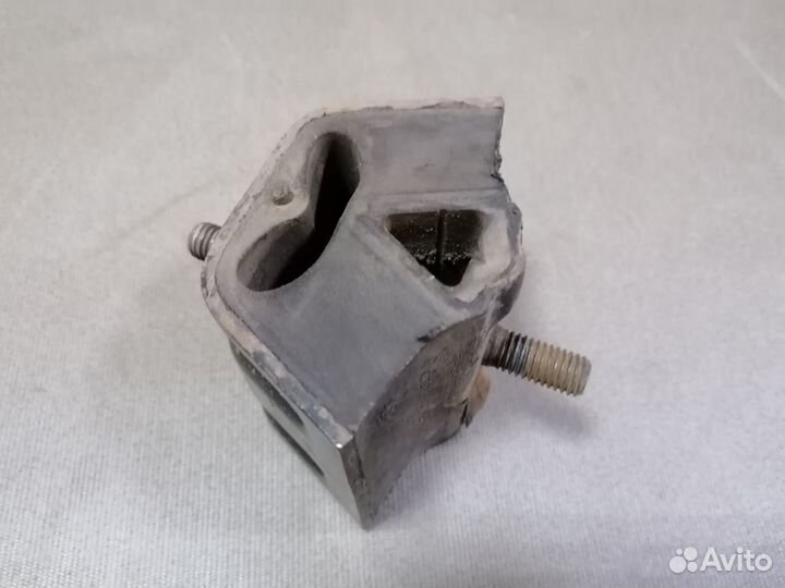Опора подушки левая VW Pointer 2004-2009