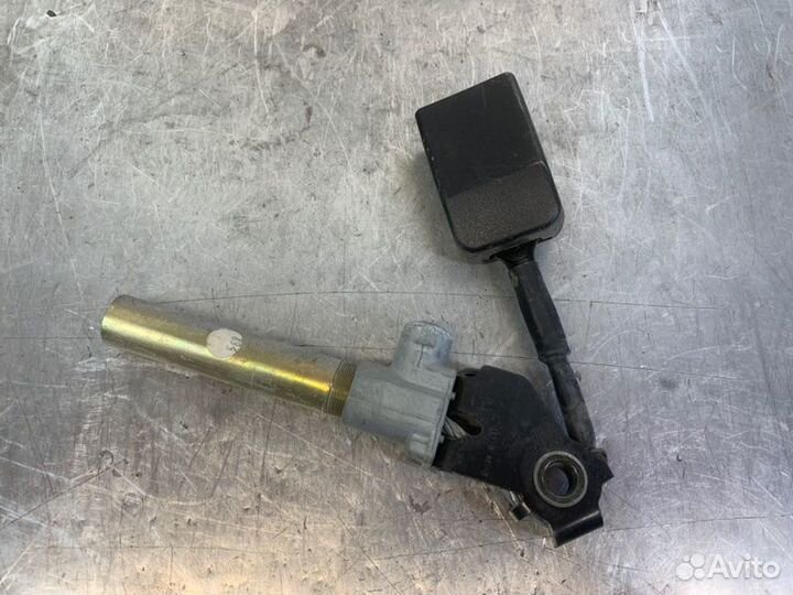 Ответная часть ремня безопасности передняя правая