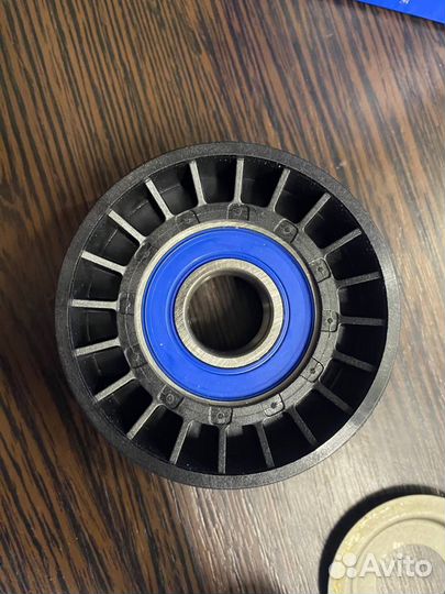 Натяжитель ремня SKF VKM38263