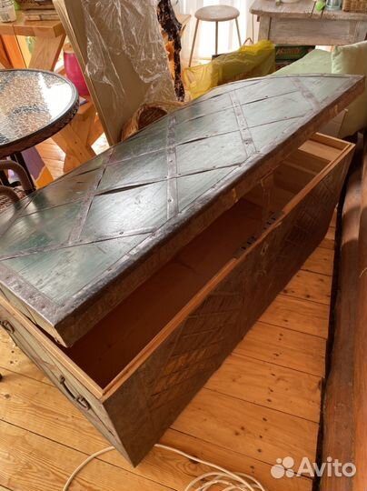 Раритетный сундук ручной работы