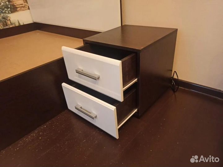 Тумба прикроватная