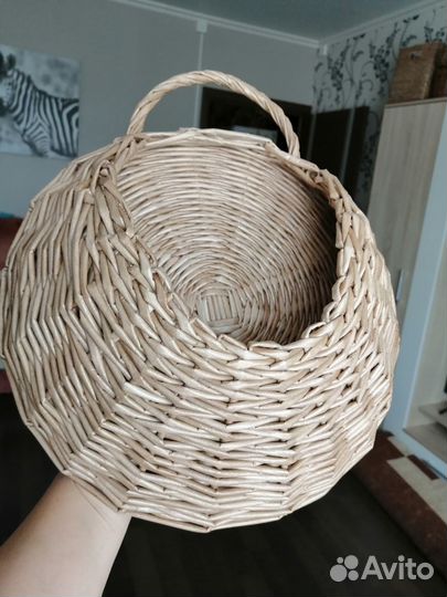 Корзина плетеная из бумажной лозы