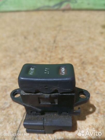 Кнопка режимов АКПП Nissan Cefiro A32 1994 VQ20