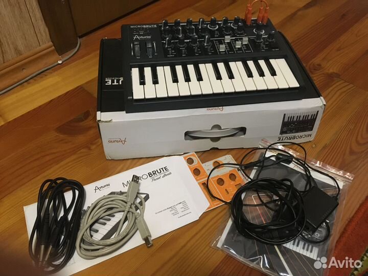 Arturia MicroBrute аналоговый синтезатор