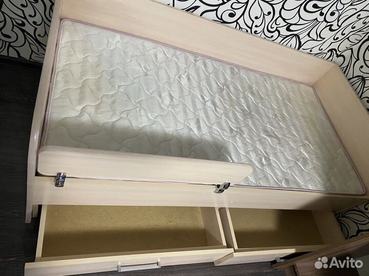 Детская кровать с матрасом