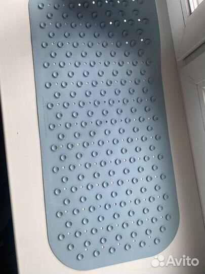 Противоскользящий коврик в ванну