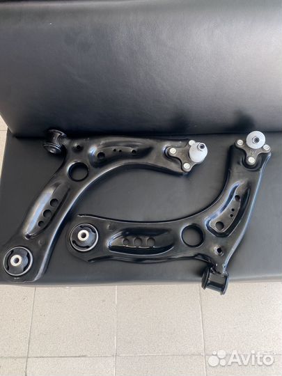Рычаг правый Skoda Octavia A7