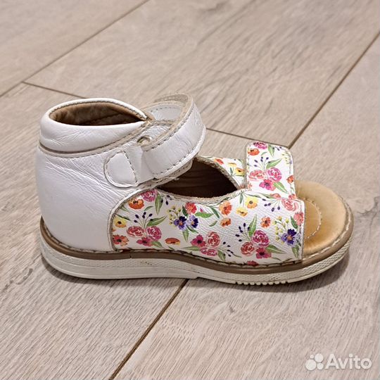 Сандалии для девочки