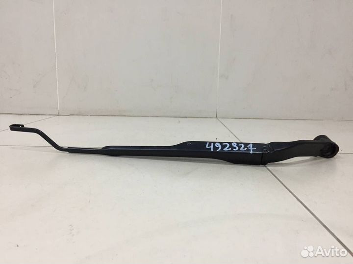 Поводок стеклоочистителя передний правый Mitsubish