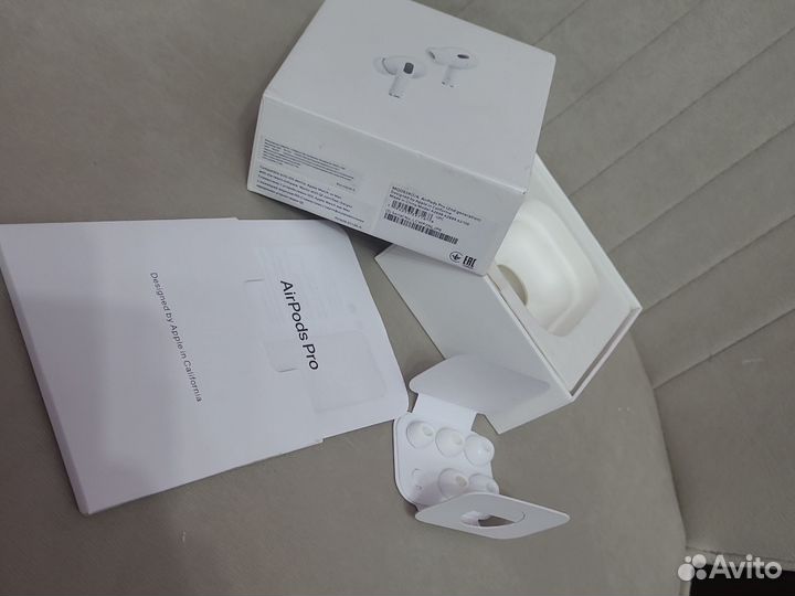 Беспроводные наушники apple airpods коробка