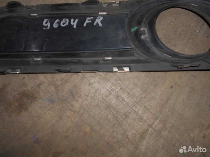 Решетка в бампер правая от Volvo V70 2007-2013