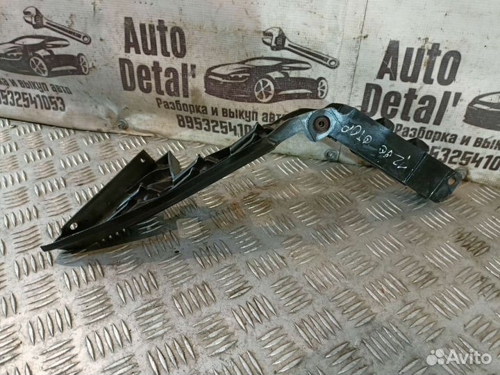 Правый кронштейн заднего бампера Volkswagen touran