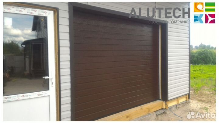 Секционные ворота для гаража alutech