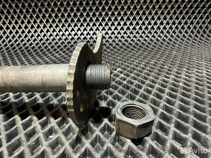 Ось заднего колеса Suzuki Djebel 250 SJ45A