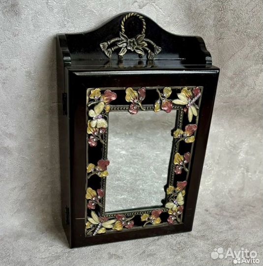 Ключница-зеркало в прихожую