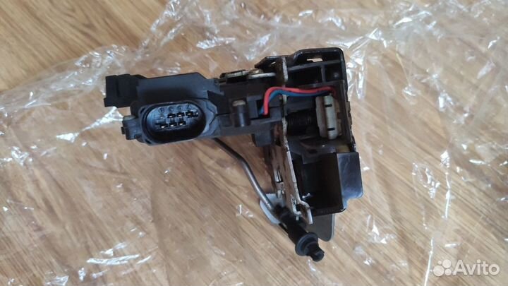 Замок правой задней двери Audi A6 C5