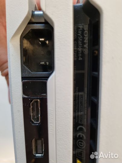 Продам белую PS4 PRO бу