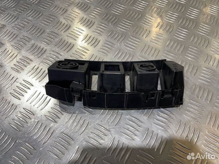 Кронштейн бампера задний левый Skoda Rapid CZC