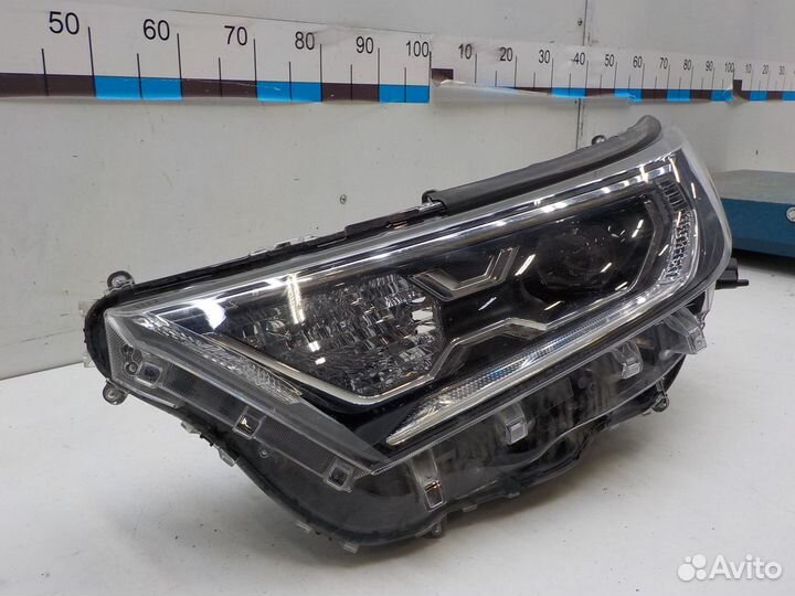 Фара левая Toyota RAV-4 2019