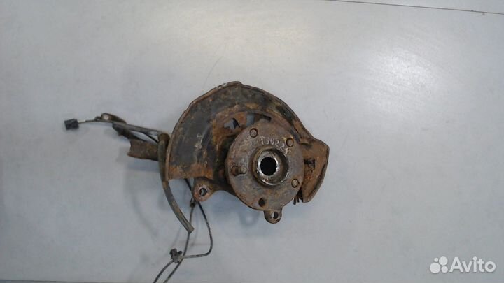 Ступица (кулак, цапфа) Toyota RAV 4, 2006