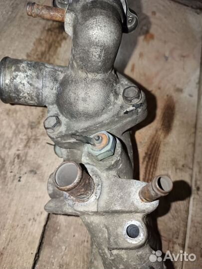 Корпус термостата Toyota Hilux Surf 1991г