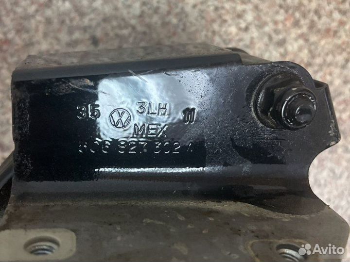 Петля крышки багажника Volkswagen Jetta 6